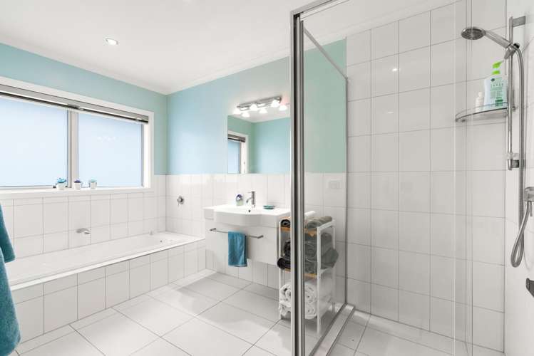 11 Byron Brown Place Otaki Beach_15