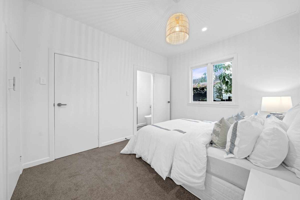 4029 Great North Road_5