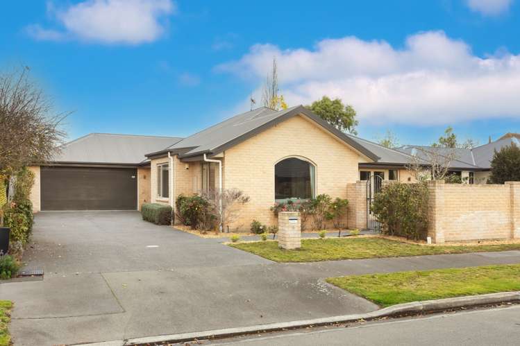 6 Len Hale Place Parklands_16