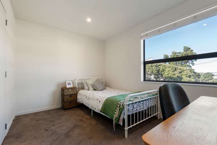 2/2 Stone Street Miramar_12