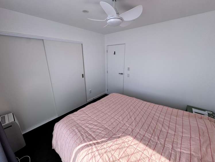 14/6 Oswald Crescent Paparangi_19