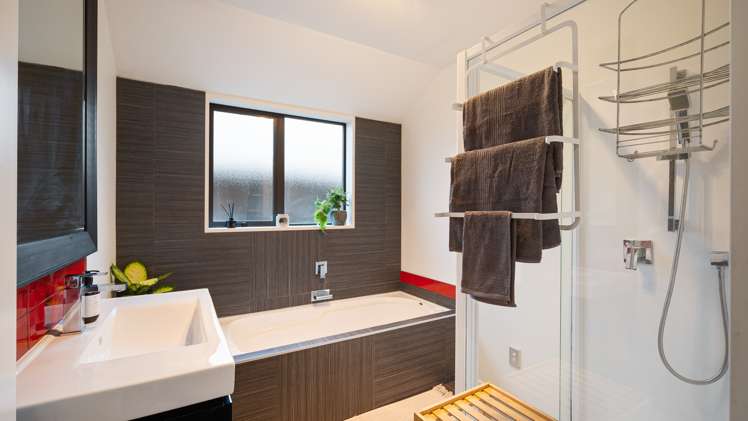 15 Strathmore Gardens Burwood_17