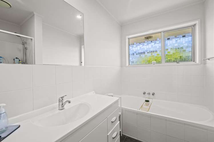 8 Woodham Drive Allenton_15