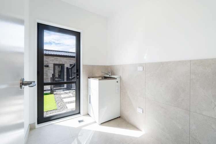 40 Grahame Breed Drive Three Kings_11