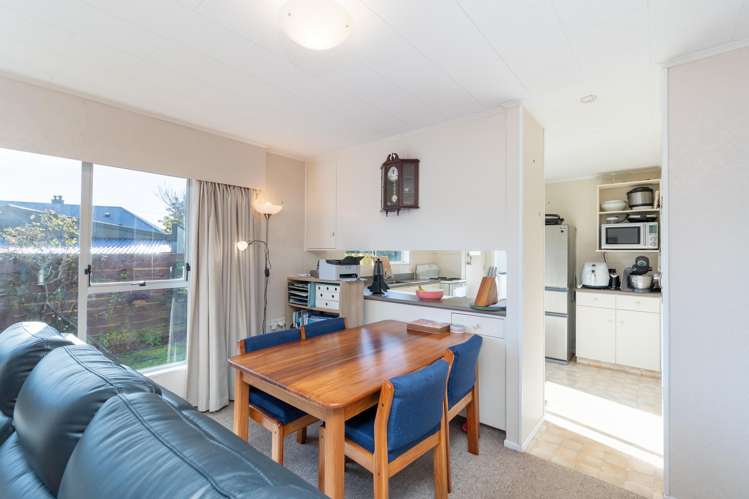 11b Waddington Drive Naenae_4