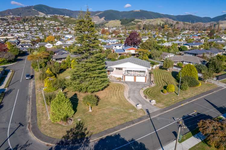 13 Neale Avenue Stoke_22