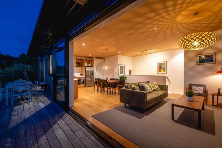 58 Victoria Road South Onetangi_30