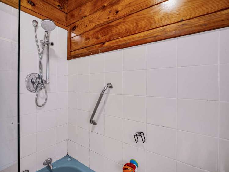 27 Ray Small Drive Papakura_13