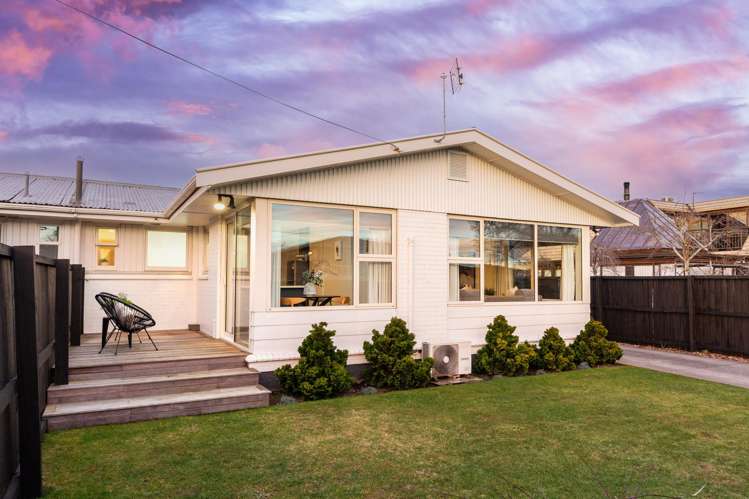 2/4 Lansbury Avenue Strowan_1