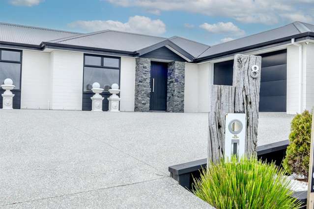 8 Higgins Place Paroa_1