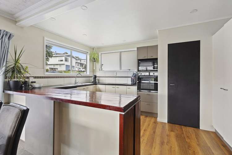 15 Brora Crescent Papakowhai_5
