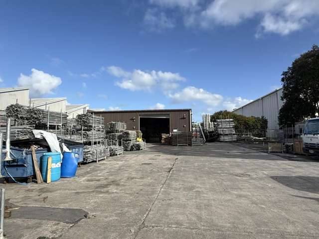Warehouse + Yard on Rosebank Road