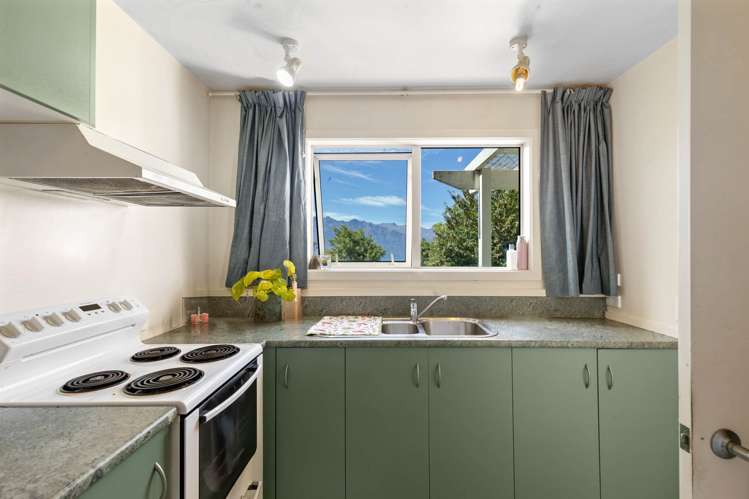 27 Avalon Crescent Fernhill/Sunshine Bay_18