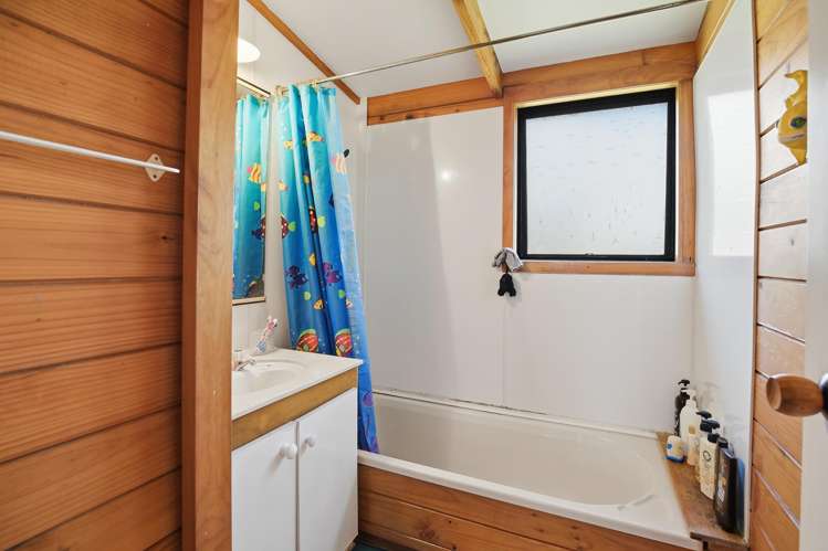 14 Rauparaha Street Marokopa_8