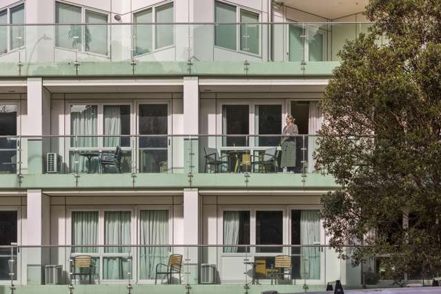 Fully furnished studio apartment plus car park