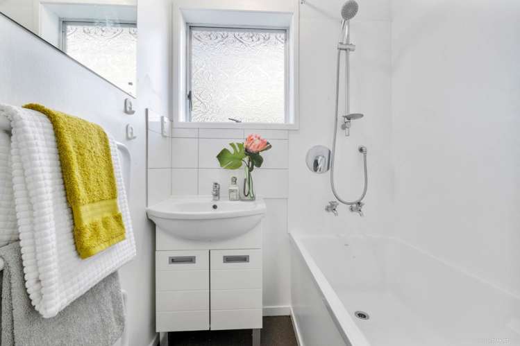 2/45 Charntay Avenue Clover Park_11