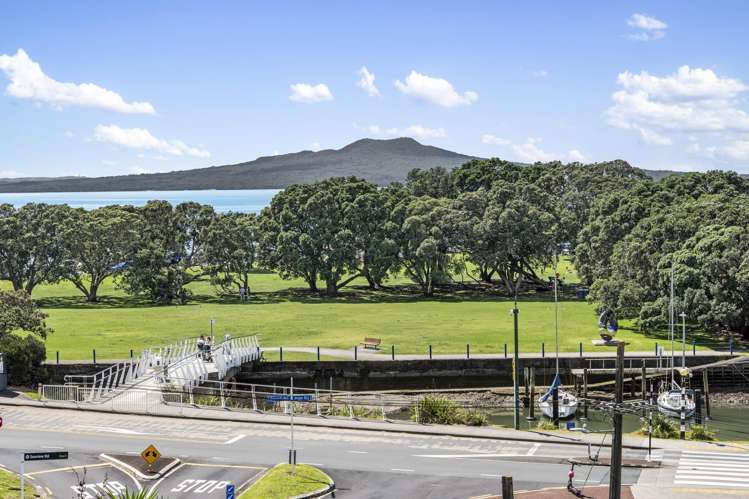 7 Commodore Parry Road Castor Bay_4