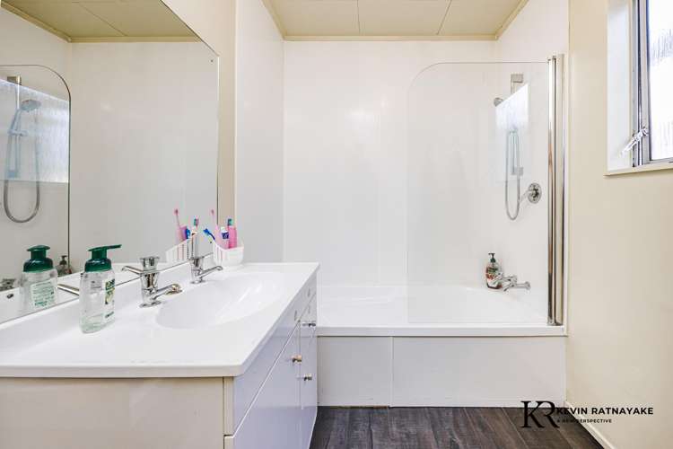 2/100 Beach Road Pahurehure_14