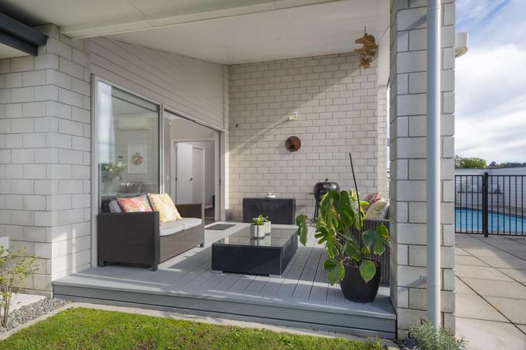 1 Landing Drive Pyes Pa_10