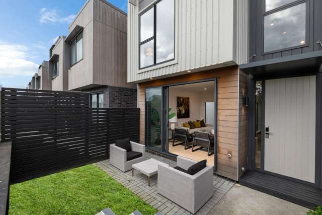 69 Bearing Parade Long Bay_3