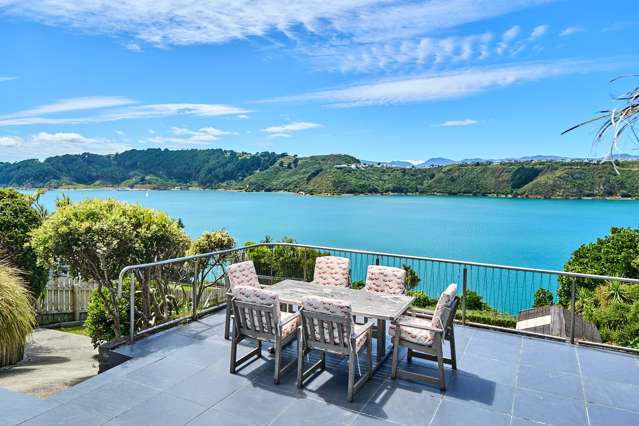 Luxury Living with Panoramic Harbour Views