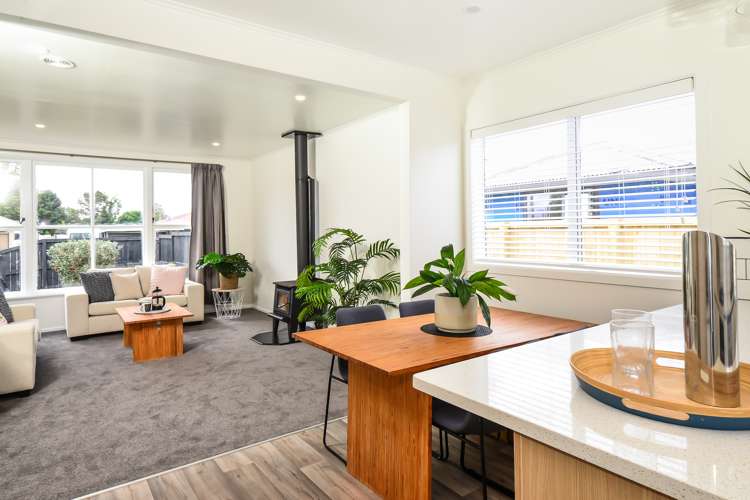 5 Morrison Crescent Glenview_25