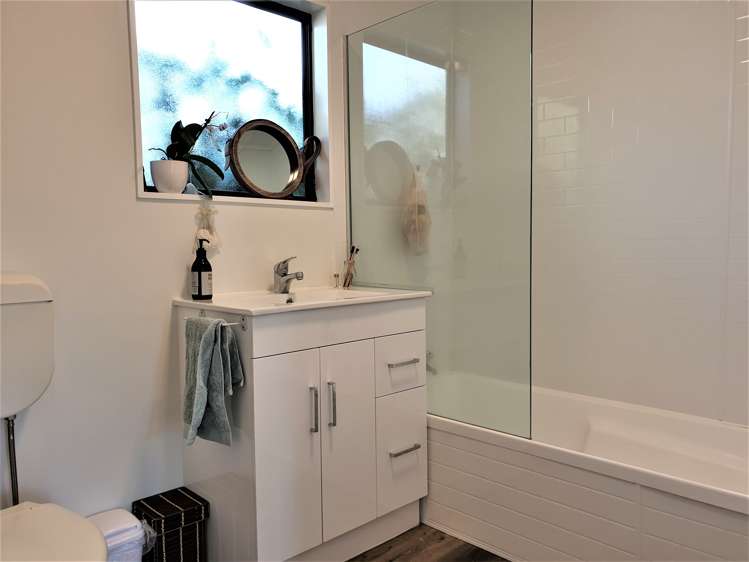 2/20 Glenhaven Place Te Atatu Peninsula_6