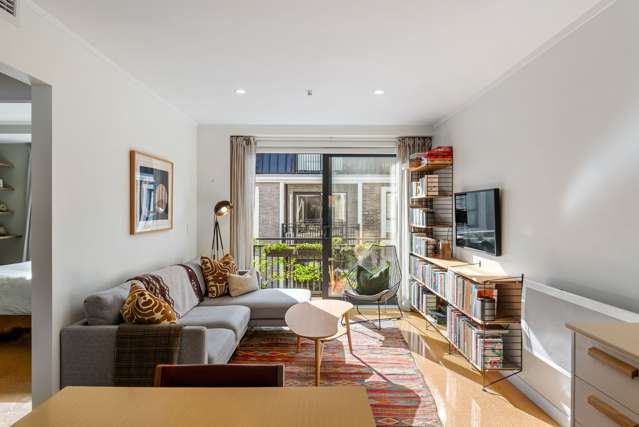 Sunny Haven in Vibrant Newtown