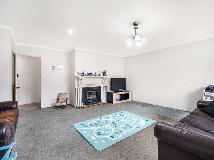 30 Strachan Way Highbury_11