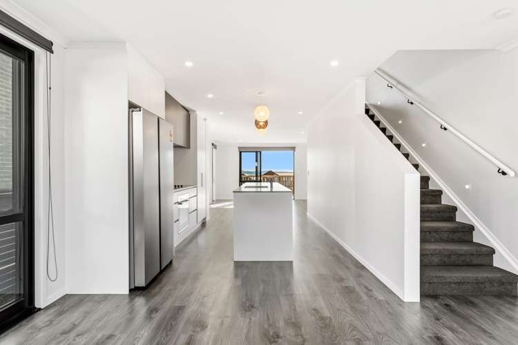 17 Seafarer Crescent_1