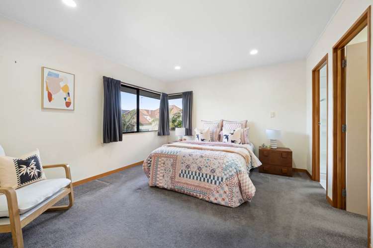 2/6 Eastern Beach Road Eastern Beach_11