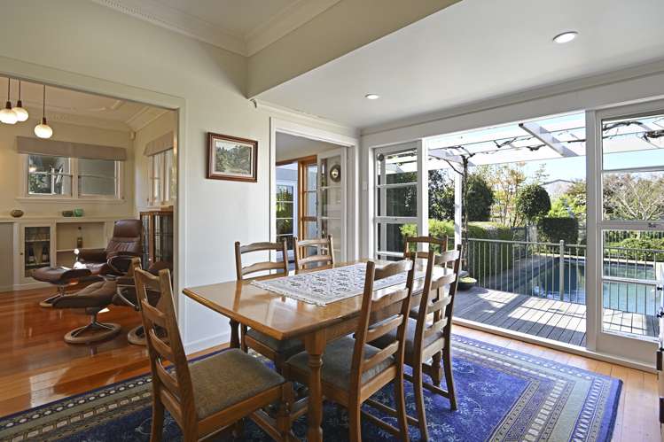 571 Lyndhurst Road Frimley_3