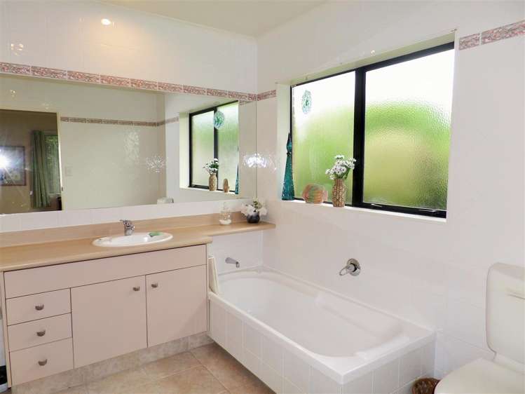 6 Hawk Place Welcome Bay_12