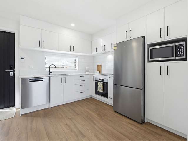 Easy-Care Living in a Prime Hillcrest Spot