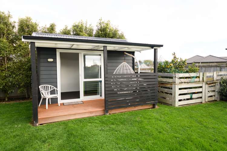 7 Roots Street East Feilding_24