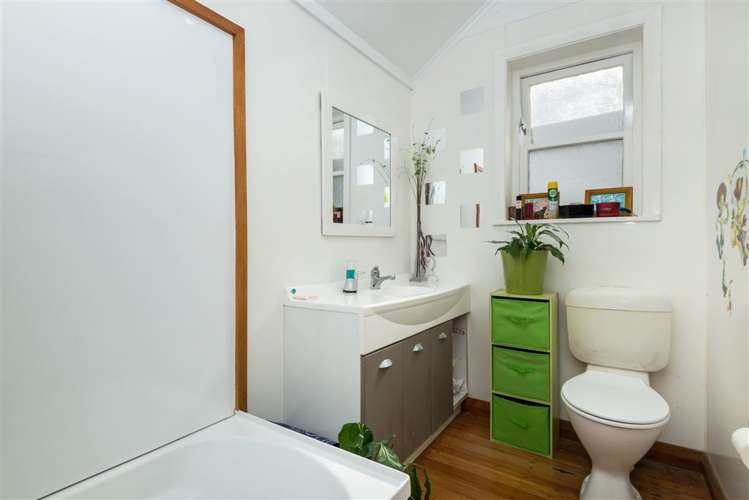92a Lake Road Narrow Neck_22