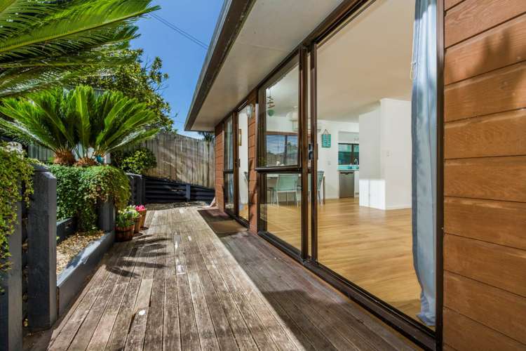 2/706 Beach Road Browns Bay_9