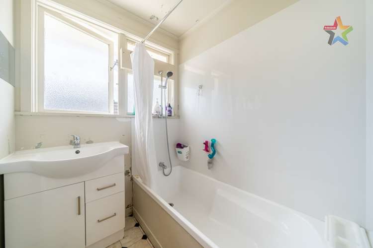 14 Young Grove Stokes Valley_14