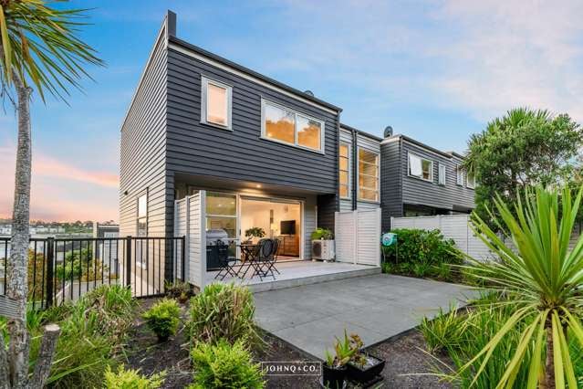 Low-Maintenance Living & Stunning Outdoor Appeal