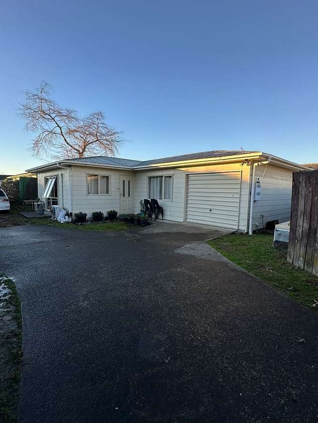 3-BEDROOM HOUSE ( PAPAKURA)
