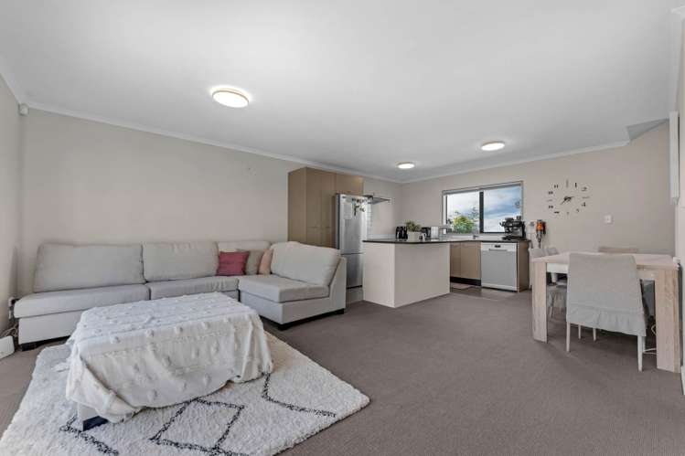 207/172 McLeod Road Te Atatu South_5