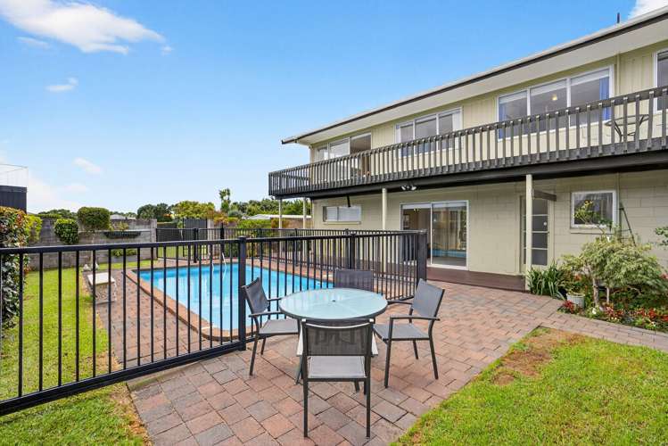 27 Gulf Crest Bucklands Beach_43