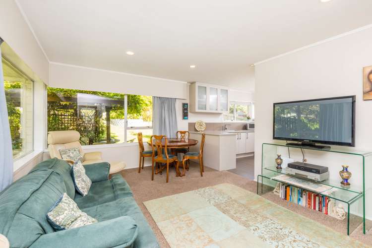 2/4 Mahuta Grove Northcote_5