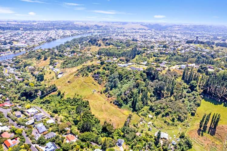 36 Shakespeare Road Bastia Hill_17