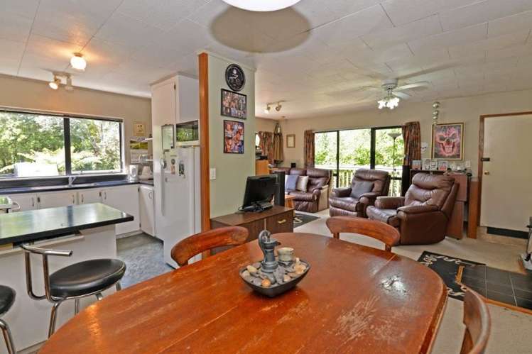 2/16 Ayrton Street Te Atatu South_5