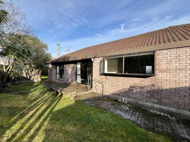 PARKLANDS - THREE BEDROOM, DOUBLE GARAGE, LOG BURNER