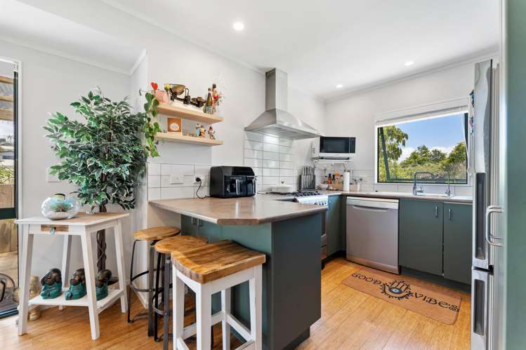 1/12 Knott Road Stanmore Bay_2