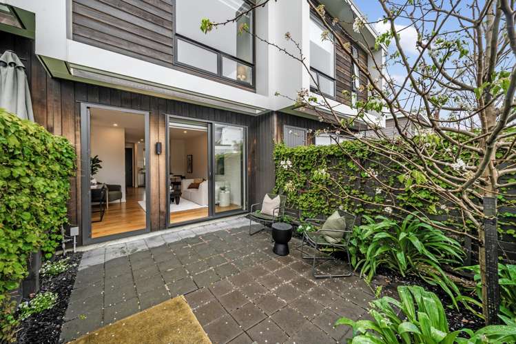 2/4 Glen Atkinson Street St Heliers_14