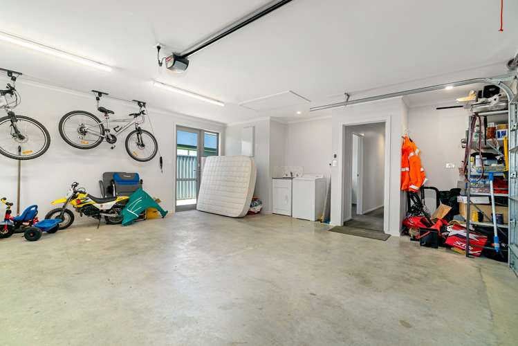 3 Magnetic Place Cromwell_18