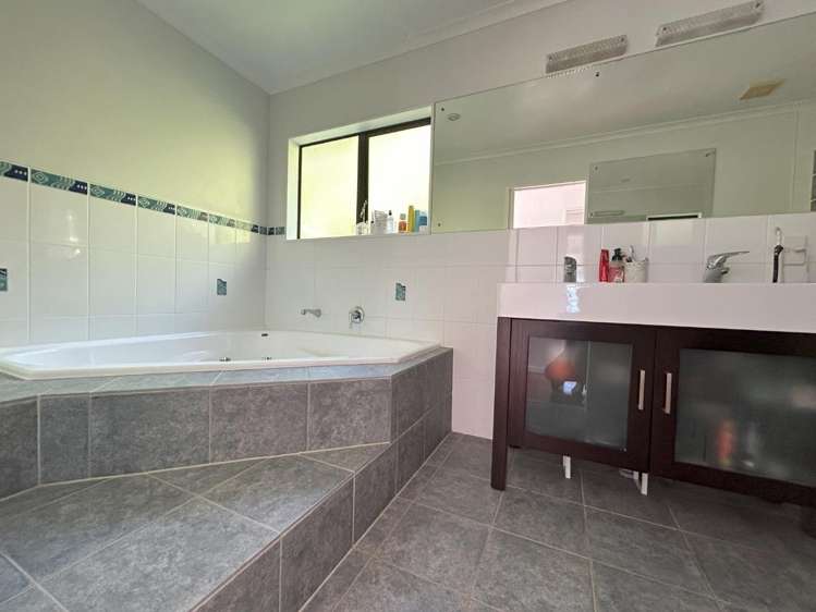 12b Kimberly Grove Greenhithe_10